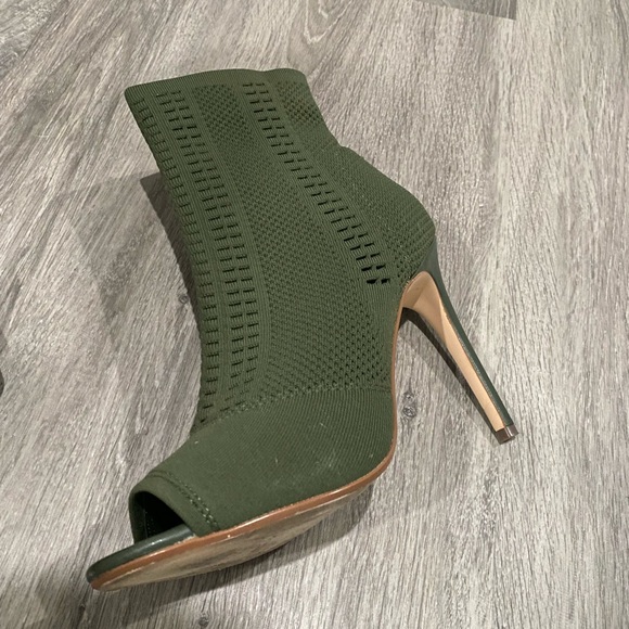 Steve Madden - Picture 5 of 8